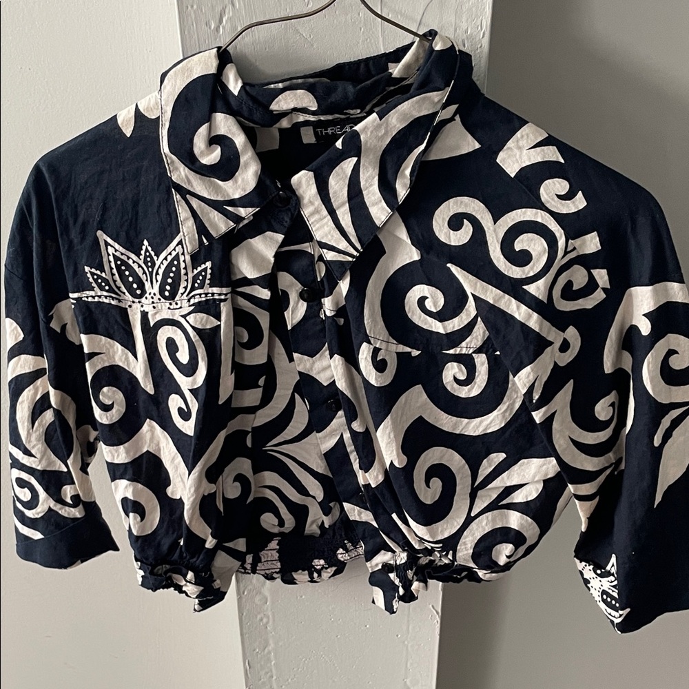 Black and White Patterned Cropped Blouse